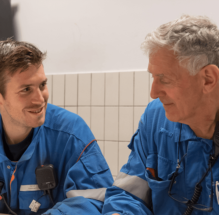 Jozef forme un jeune sur la plateforme d’Anvers